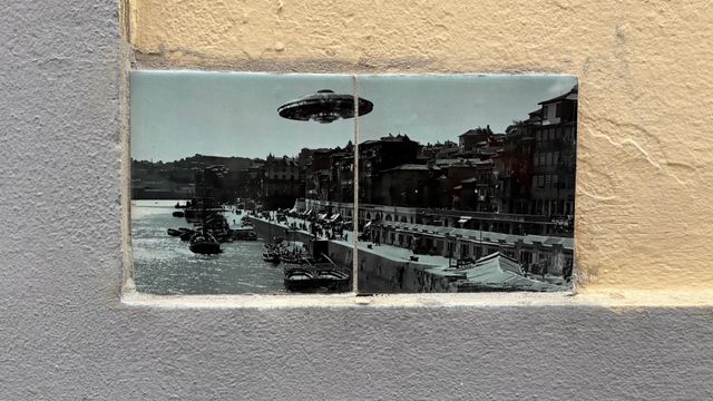 Street art in Porto, probably commentary on tourism